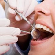 Clínica Dental Dr. Presencia Martí persona sonriendo