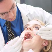 Clínica Dental Dr. Presencia Martí persona y dentista