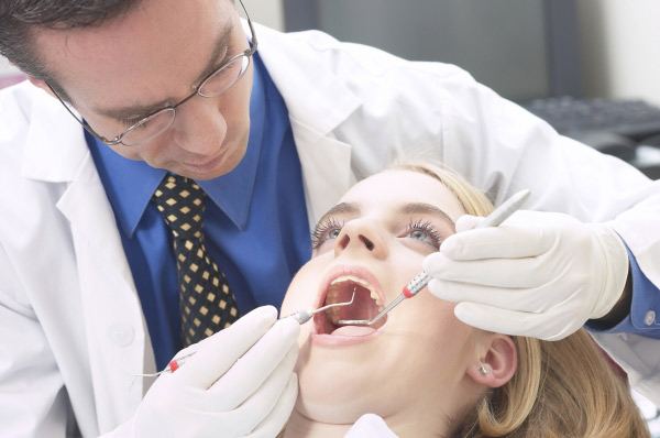 Clínica Dental Dr. Presencia Martí persona y dentista