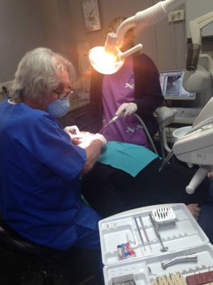 Clínica Dental Dr. Presencia Martí profesional trabajando
